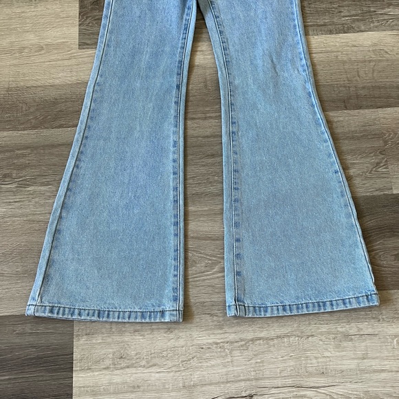 Princess Polly flare leg light wash jeans 2 - Picture 6 of 11